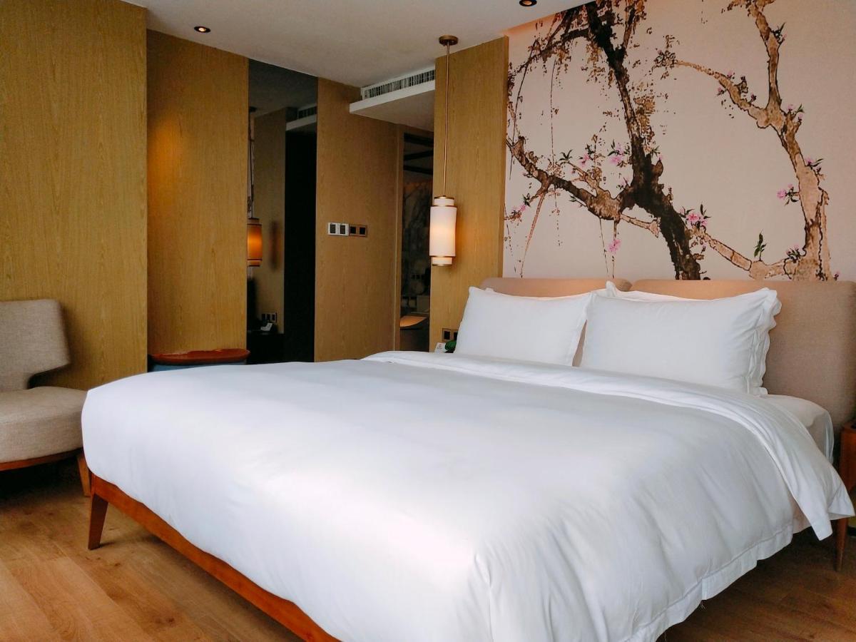 Howard Johnson Riverview Hotel Canton Esterno foto