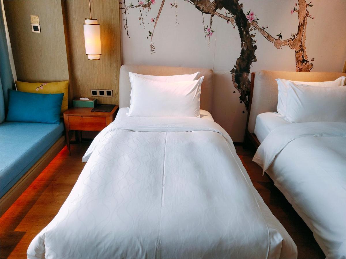 Howard Johnson Riverview Hotel Canton Esterno foto