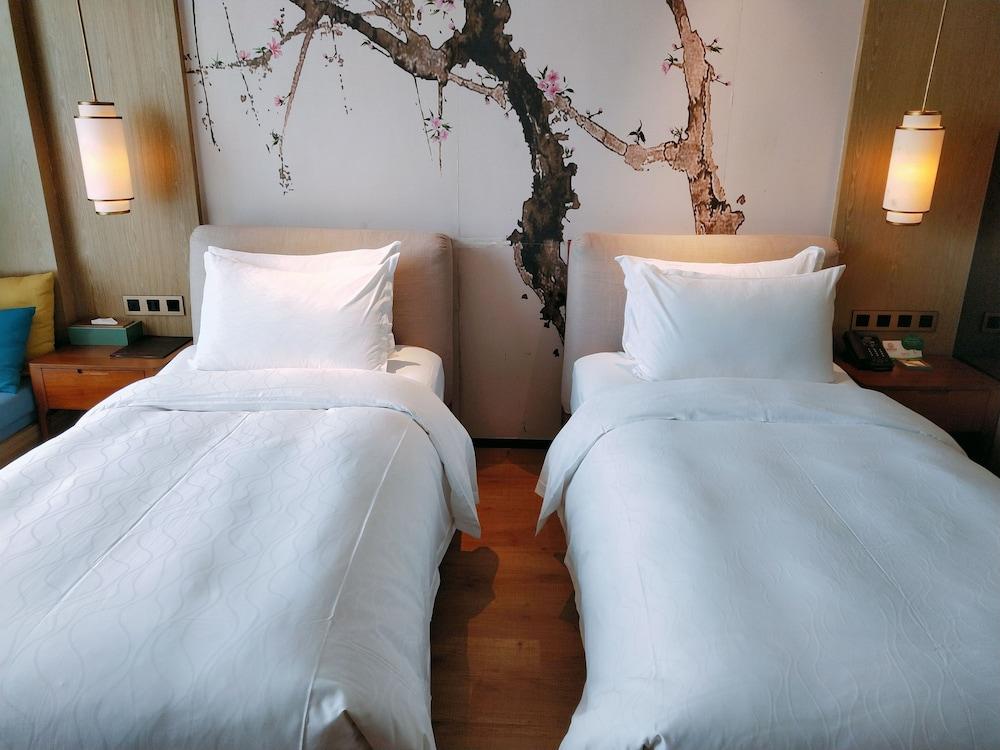 Howard Johnson Riverview Hotel Canton Esterno foto